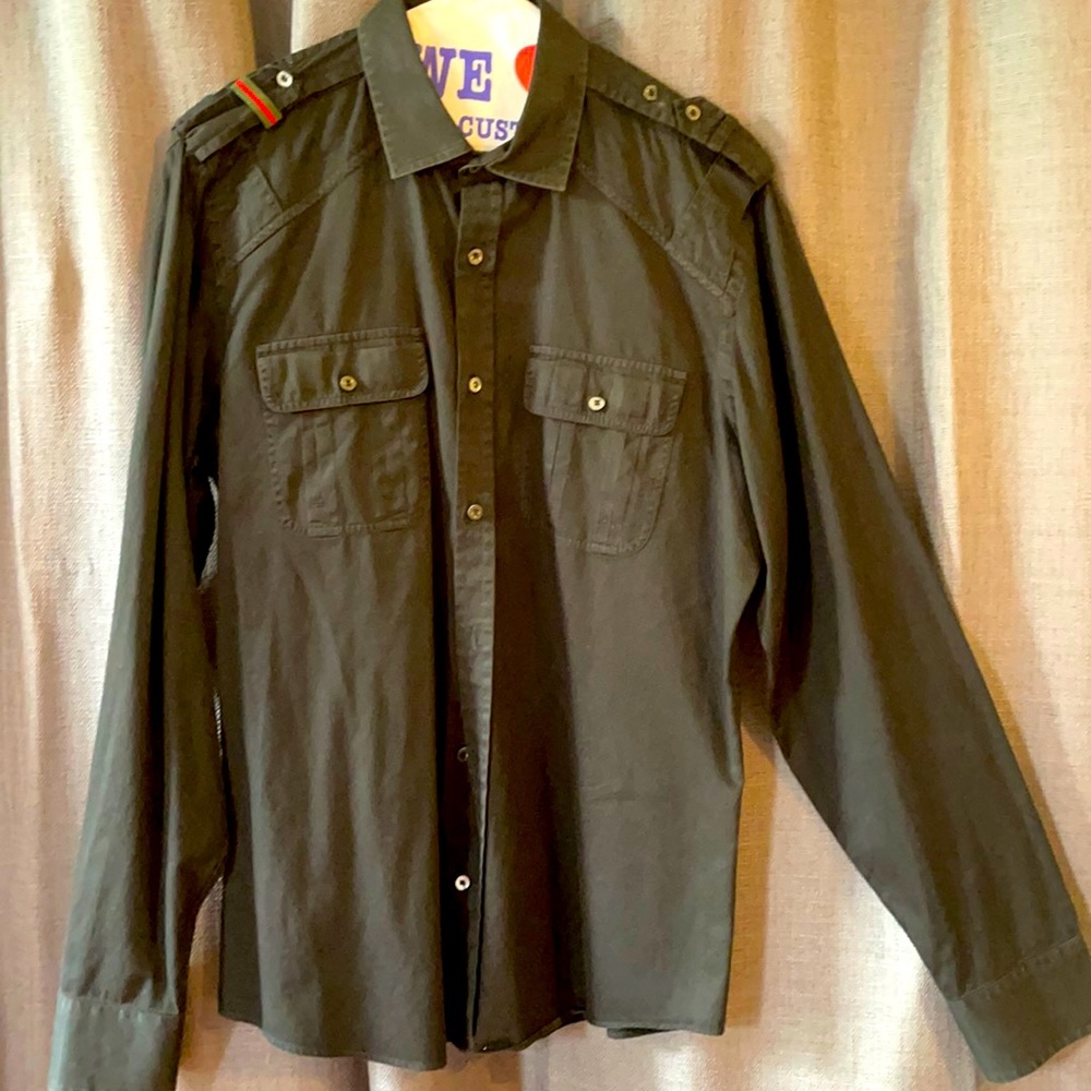 Black men’s Gucci utility shirt